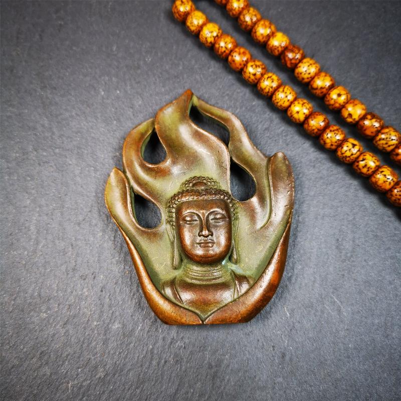 This shakyamuni statue was handmade from Baiyu Tibet. It is made of copper,the flame surrounds shakyamuni,the height is 2.9 inches,width is 1.85 inches.