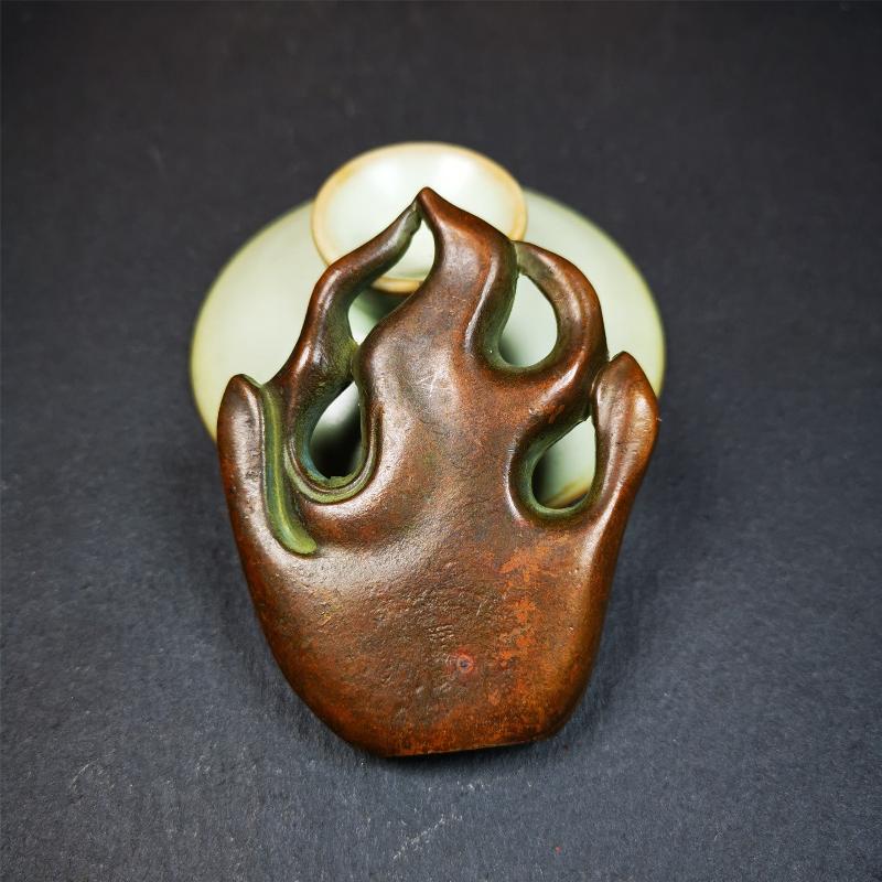 This shakyamuni statue was handmade from Baiyu Tibet. It is made of copper,the flame surrounds shakyamuni,the height is 2.9 inches,width is 1.85 inches.