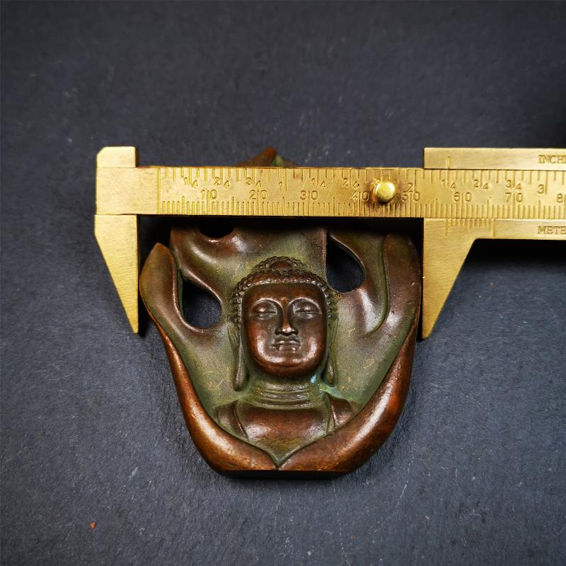 This shakyamuni statue was handmade from Baiyu Tibet. It is made of copper,the flame surrounds shakyamuni,the height is 2.9 inches,width is 1.85 inches.