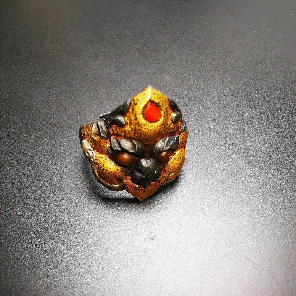 This garuda ring is made by Tibetan craftsmen for 30 years old,and come from Hepo Town, Baiyu County, the birthplace of the famous Tibetan handicrafts. It is crafted from a variety of materials including solid gold, sterling silver, cold iron, brass and agate,using traditional Tibetan craftsmanship to carry out multiple carvings and gold filled craftsmanship, inlaid with gold, silver, copper on the base of cold iron, together to create a classic image in Buddhism-Garuda-golden winged bird.