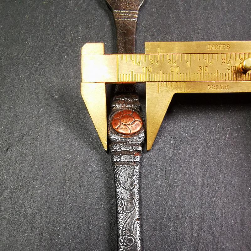 This offering spoon is handmade by Tibetan craftsmen from Hepo Town, Baiyu County,the birthplace of the famous Tibetan handicrafts. It is entirely hand-carved with cold iron and copper,lenght about 7.5 inches. You can see teh intricate engraved detail along the handle, neck and bowl,very beautiful. Religious dharma tool used in Buddhist shrine.