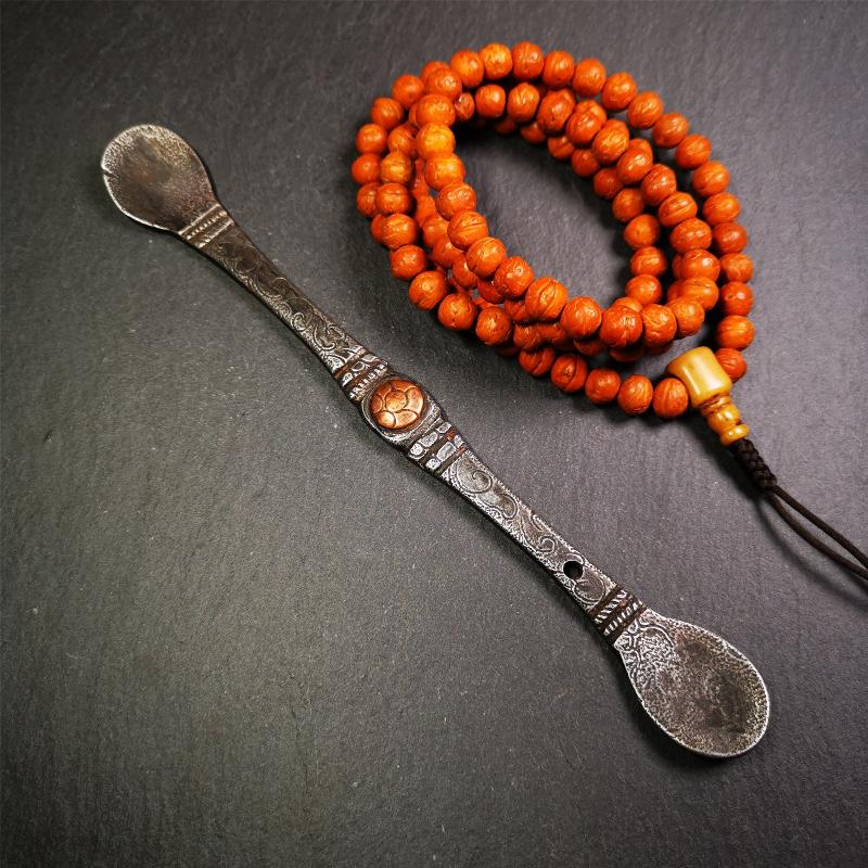 This offering spoon is handmade by Tibetan craftsmen from Hepo Town, Baiyu County,the birthplace of the famous Tibetan handicrafts. It is entirely hand-carved with cold iron and copper,lenght about 7.5 inches. You can see teh intricate engraved detail along the handle, neck and bowl,very beautiful. Religious dharma tool used in Buddhist shrine.