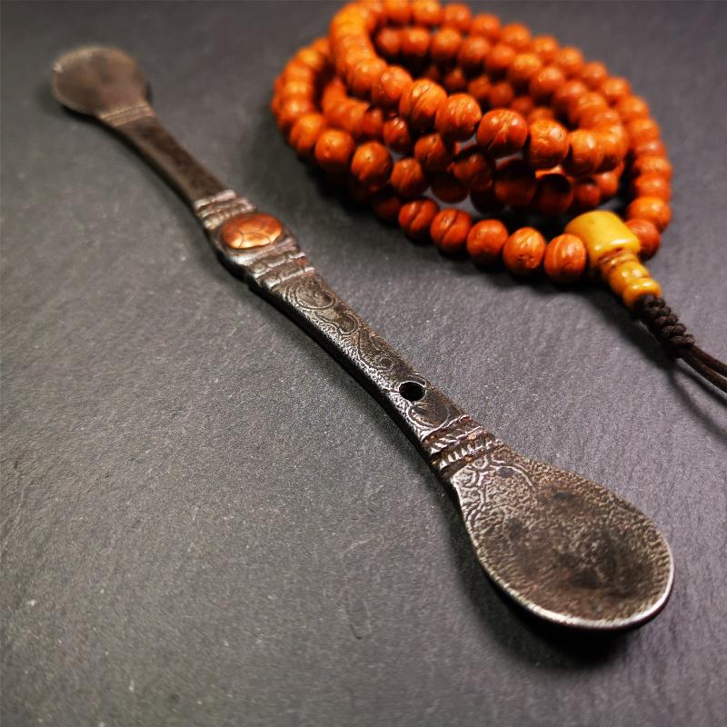 This offering spoon is handmade by Tibetan craftsmen from Hepo Town, Baiyu County,the birthplace of the famous Tibetan handicrafts. It is entirely hand-carved with cold iron and copper,lenght about 7.5 inches. You can see teh intricate engraved detail along the handle, neck and bowl,very beautiful. Religious dharma tool used in Buddhist shrine.
