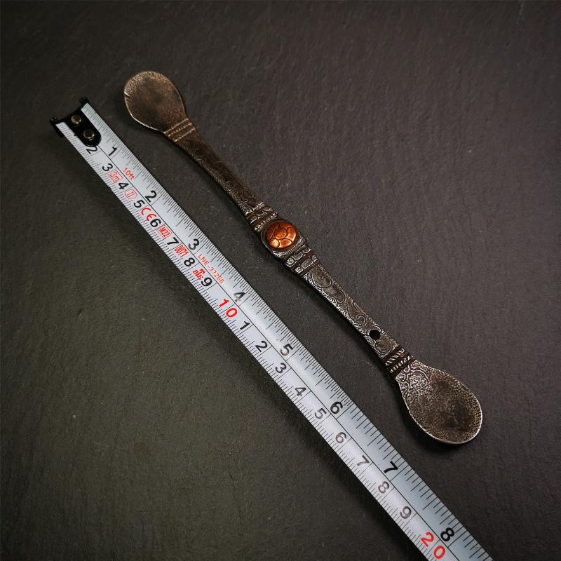 This offering spoon is handmade by Tibetan craftsmen from Hepo Town, Baiyu County,the birthplace of the famous Tibetan handicrafts. It is entirely hand-carved with cold iron and copper,lenght about 7.5 inches. You can see teh intricate engraved detail along the handle, neck and bowl,very beautiful. Religious dharma tool used in Buddhist shrine.