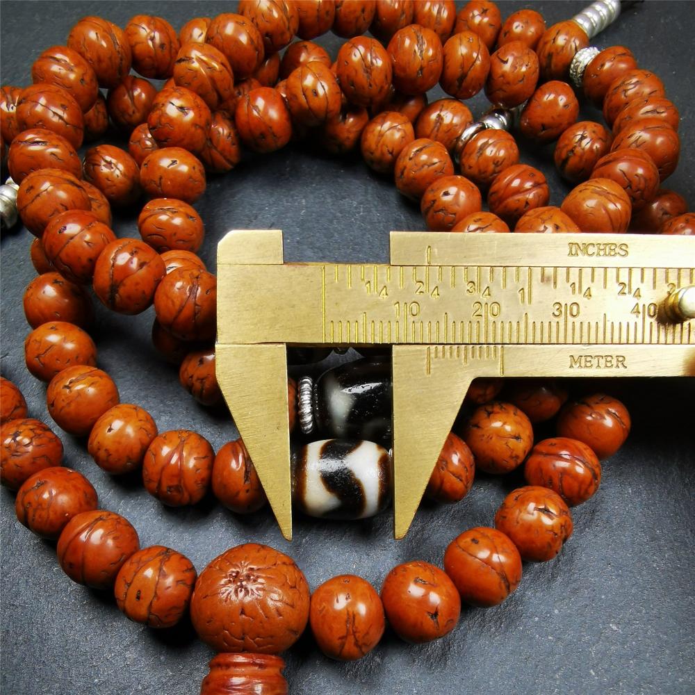 This old bodhi seed beads mala was collected from Derge county,hold and blessed by a lama in Gengqing monastery, about 30 years old. It is composed of 108 bodhi seed beads, and is equipped with 3 dzi beads, silver spacer beads, bead counters and maini jewel clip,and finally consists a lucky knot bead on the end, very elegant.