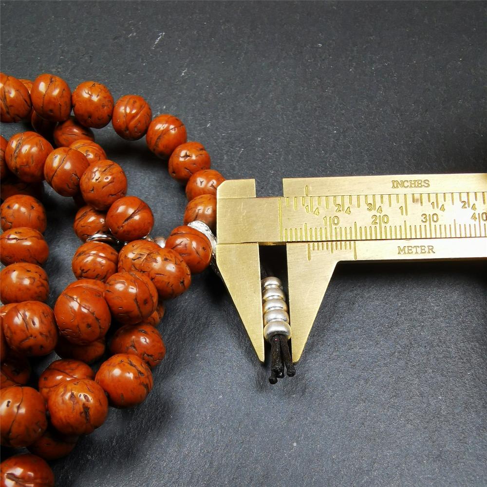 This old bodhi seed beads mala was collected from Derge county,hold and blessed by a lama in Gengqing monastery, about 30 years old. It is composed of 108 bodhi seed beads, and is equipped with 3 dzi beads, silver spacer beads, bead counters and maini jewel clip,and finally consists a lucky knot bead on the end, very elegant.