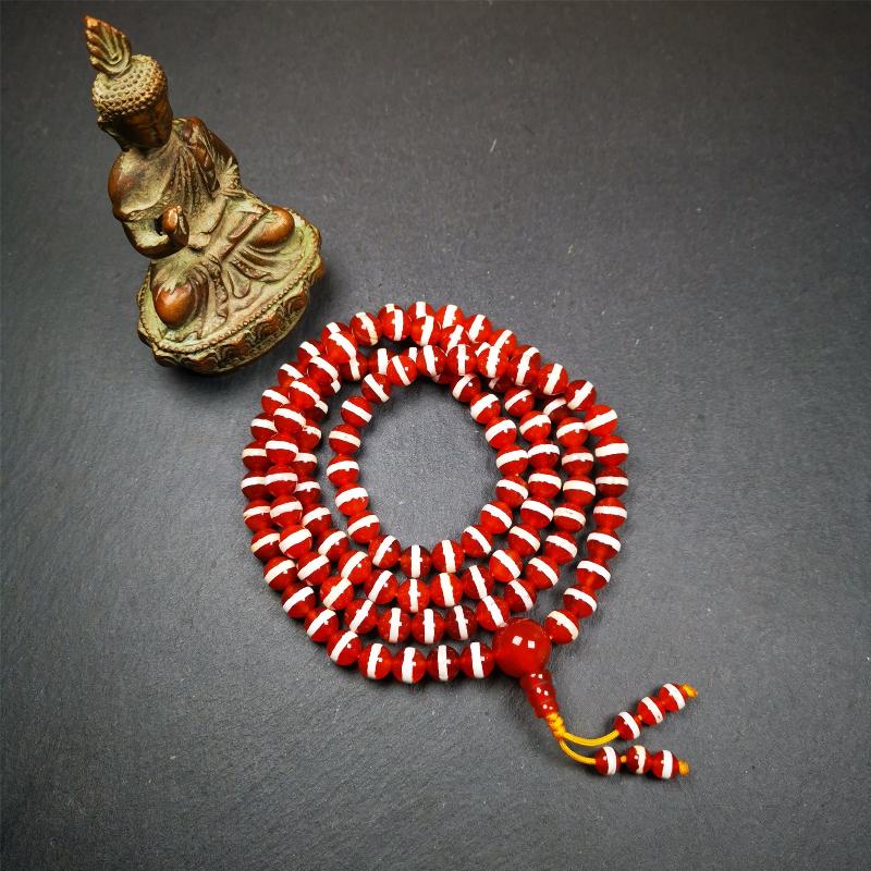 This Red Agate Medicine Buddha Bhaisajyaguru Beads Mala was handmade from tibetan crafts man in Gerze County. It's composed of 108 pcs 8.5mm red agate beads,the pattern represents Medicine Buddha Bhaisajyaguru.