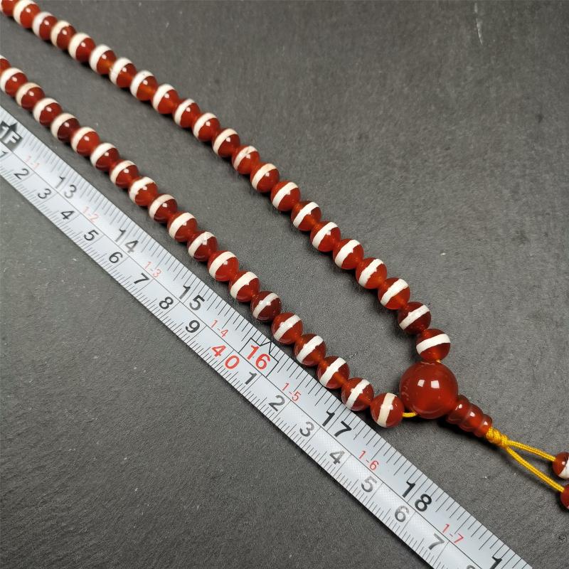 This Red Agate Medicine Buddha Bhaisajyaguru Beads Mala was handmade from tibetan crafts man in Gerze County. It's composed of 108 pcs 8.5mm red agate beads,the pattern represents Medicine Buddha Bhaisajyaguru.