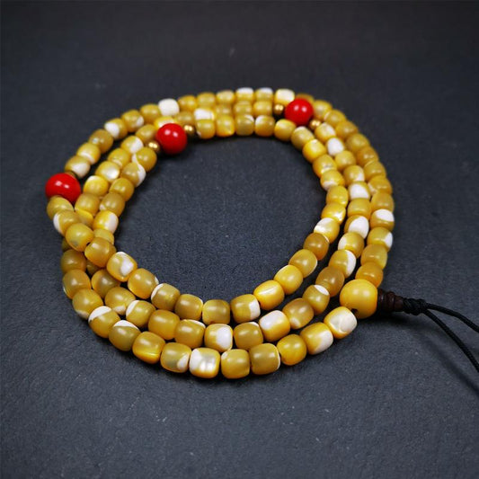 This old fish bone beads mala was handmade from tibetan crafts man in Baiyu County,about 20 years old. It's composed of 108 pcs 6.5mm fish bone beads,then add some agate beads,and a fish bone guru bead on it.