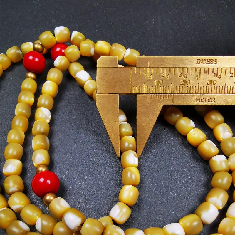 This old fish bone beads mala was handmade from tibetan crafts man in Baiyu County,about 20 years old. It's composed of 108 pcs 6.5mm fish bone beads,then add some agate beads,and a fish bone guru bead on it.