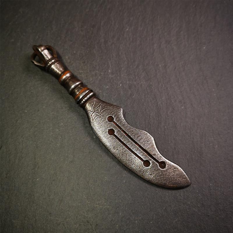 This machete knife is handmade by Tibetan craftsmen from Tibet in 2000s,from Hepo Town, Baiyu County, the birthplace of the famous Tibetan handicrafts. It's made of cold iron,inlaid red copper wire, and the half vajra at the tail