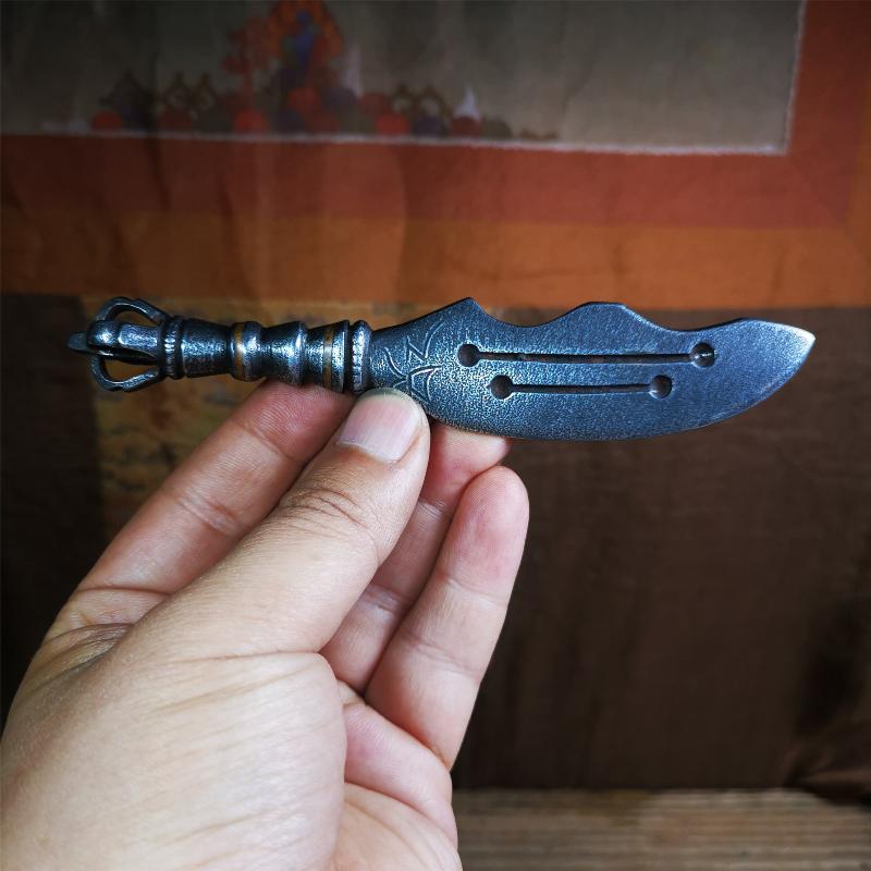 This machete knife is handmade by Tibetan craftsmen from Tibet in 2000s,from Hepo Town, Baiyu County, the birthplace of the famous Tibetan handicrafts. It's made of cold iron,inlaid red copper wire, and the half vajra at the tail