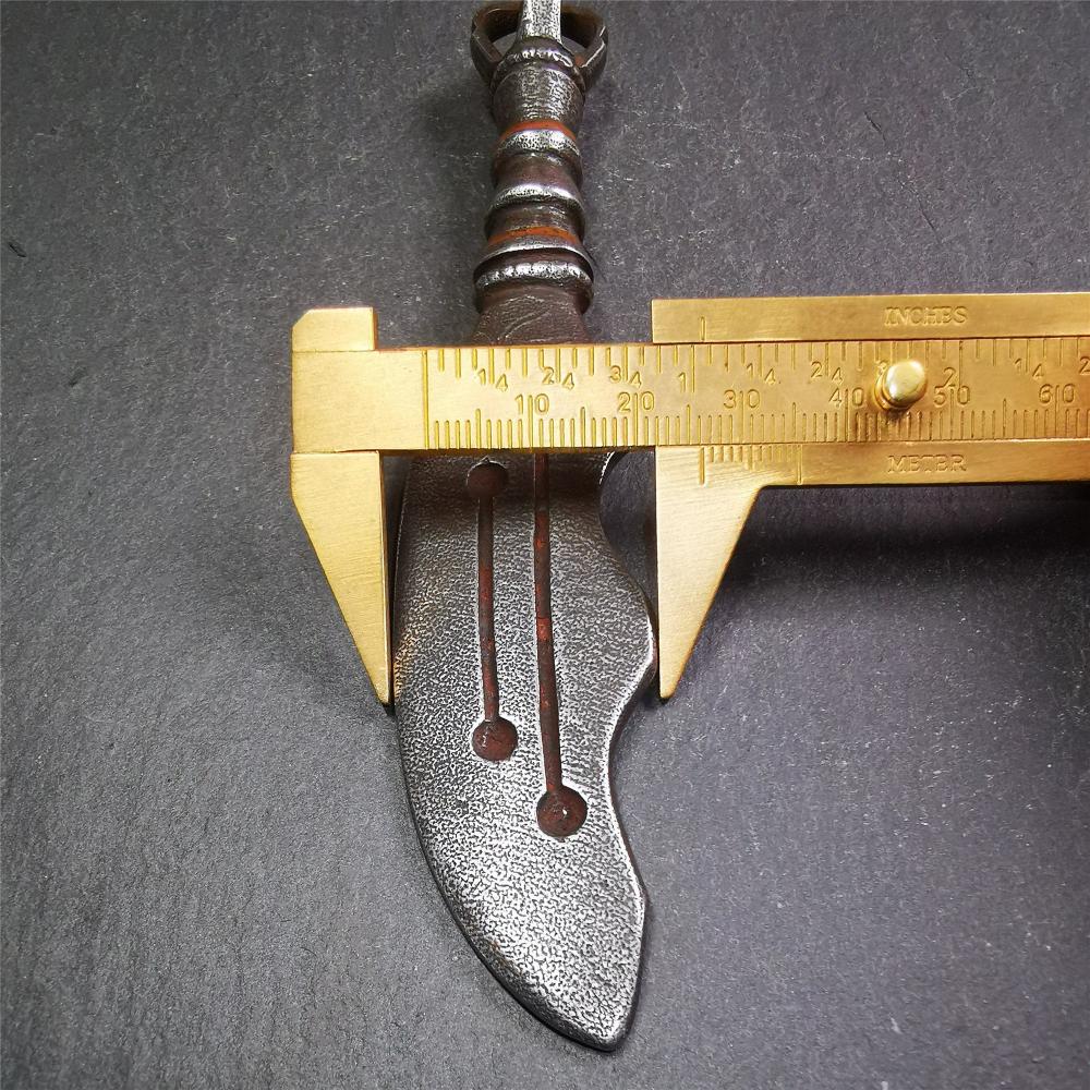 This machete knife is handmade by Tibetan craftsmen from Tibet in 2000s,from Hepo Town, Baiyu County, the birthplace of the famous Tibetan handicrafts. It's made of cold iron,inlaid red copper wire, and the half vajra at the tail