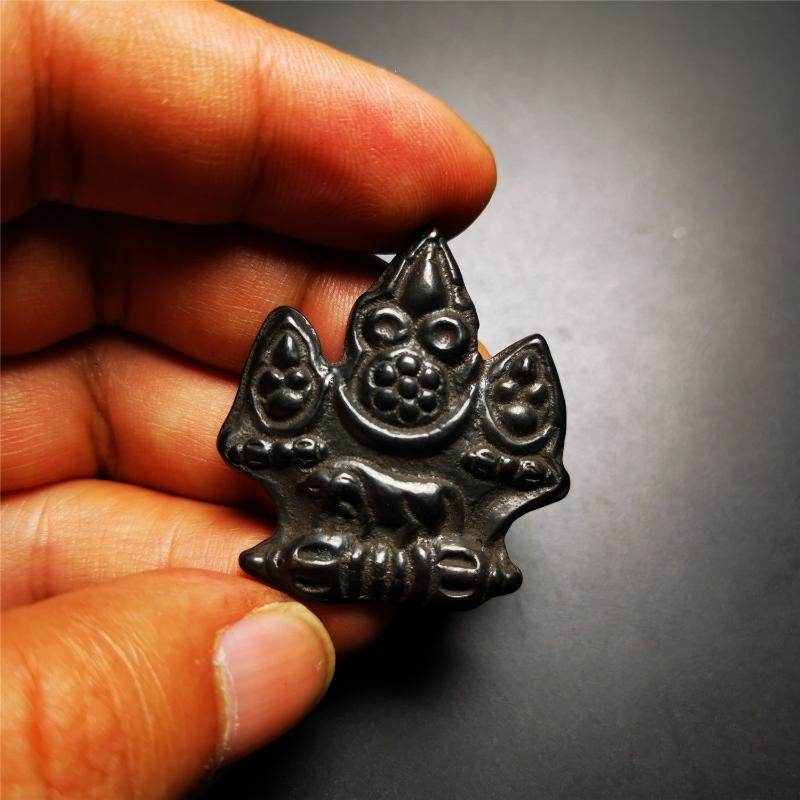 Mani Jewel Wish-Fulfilling Cintamani Badge - Gandhanra-ART