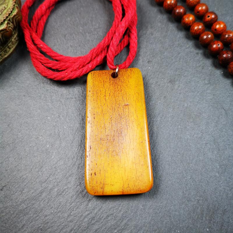 This beautiful bone carved Chitipati skull amulet is hand carved by Tibetan craftsmen . It is Masters of Sitavana, entirely hand-carved of yak bone,wears a crown with 3 skulls,size is 2.3 inches