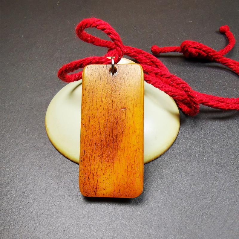 This beautiful bone carved Chitipati skull amulet is hand carved by Tibetan craftsmen . It is Masters of Sitavana, entirely hand-carved of yak bone,wears a crown with 3 skulls,size is 2.3 inches