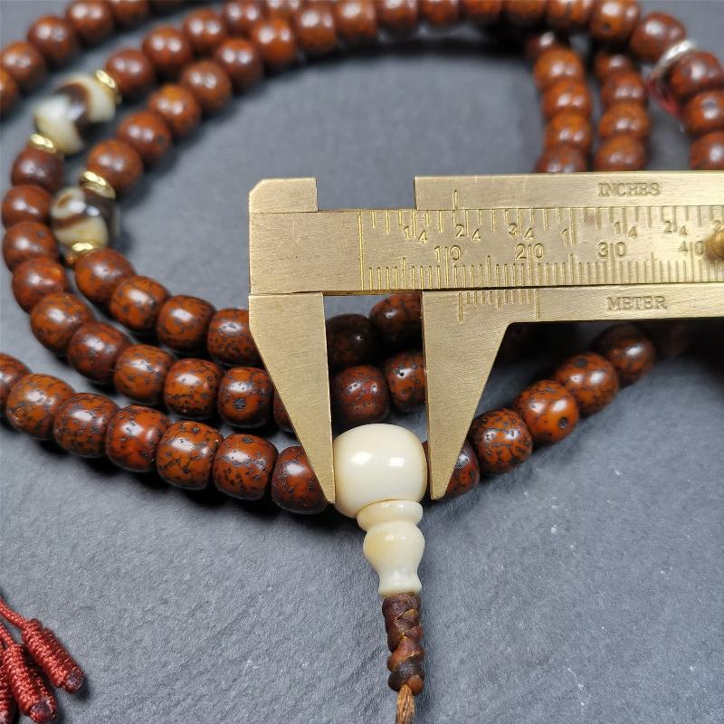 This old lotus seed mala was handmade from tibetan crafts man in Baiyu County,about 30 years old. It's composed of 108 lotus seed beads,then add some dzi beads,1 pair of silver bead counters,and ivory guru bead on i