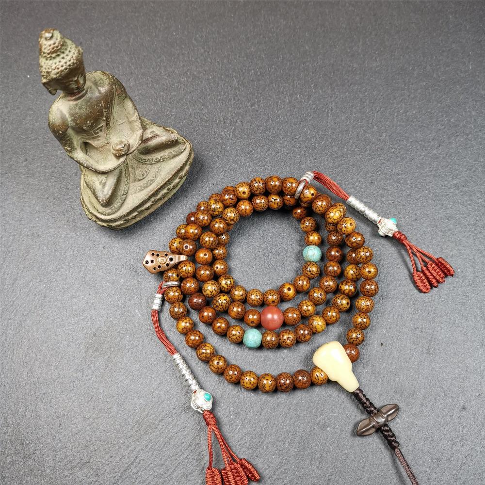 This old lotus seed mala was handmade from tibetan crafts man in Baiyu County,about 30 years old. It's composed of 108 pcs 7mm lotus seed beads,then add some old agate,turquoise beads,1 pair of silver bead counters,and bone guru bead on it.