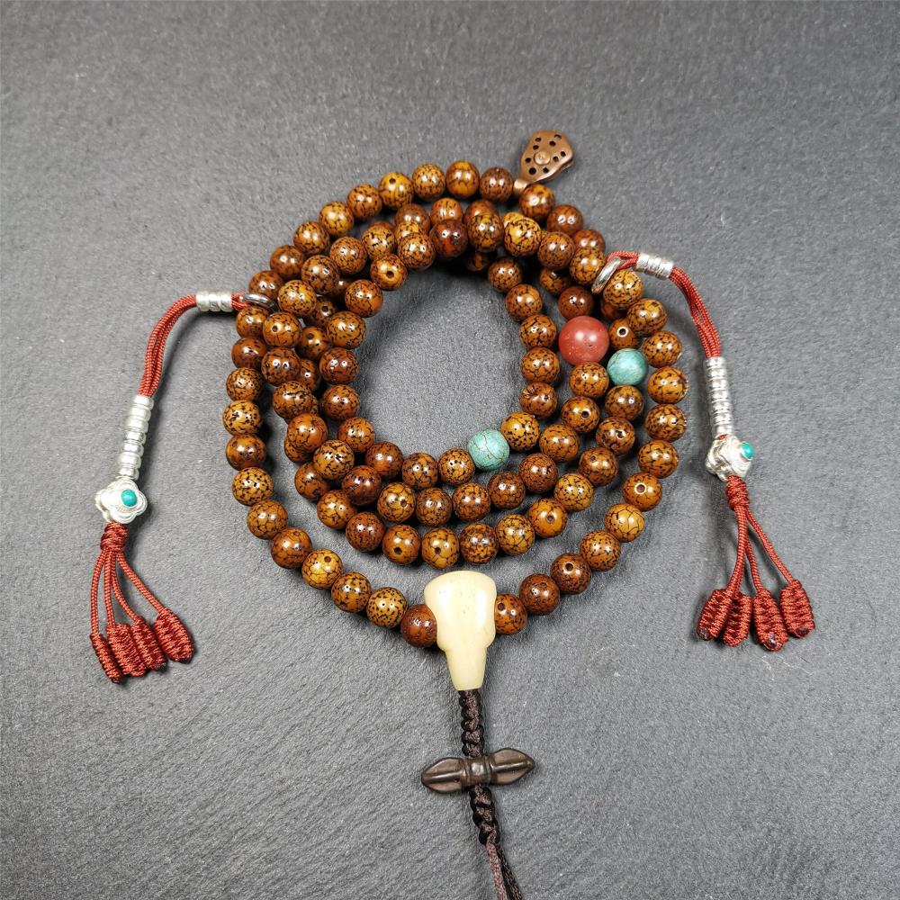This old lotus seed mala was handmade from tibetan crafts man in Baiyu County,about 30 years old. It's composed of 108 pcs 7mm lotus seed beads,then add some old agate,turquoise beads,1 pair of silver bead counters,and bone guru bead on it.