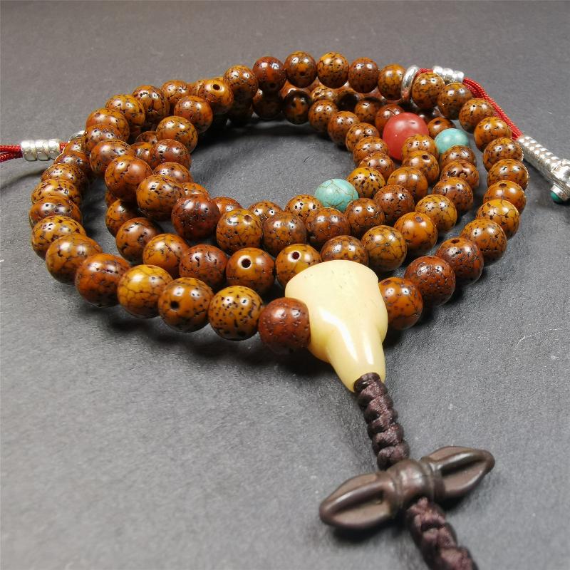 This old lotus seed mala was handmade from tibetan crafts man in Baiyu County,about 30 years old. It's composed of 108 pcs 7mm lotus seed beads,then add some old agate,turquoise beads,1 pair of silver bead counters,and bone guru bead on it.