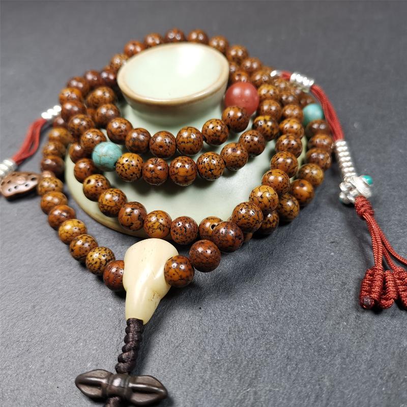 This old lotus seed mala was handmade from tibetan crafts man in Baiyu County,about 30 years old. It's composed of 108 pcs 7mm lotus seed beads,then add some old agate,turquoise beads,1 pair of silver bead counters,and bone guru bead on it.