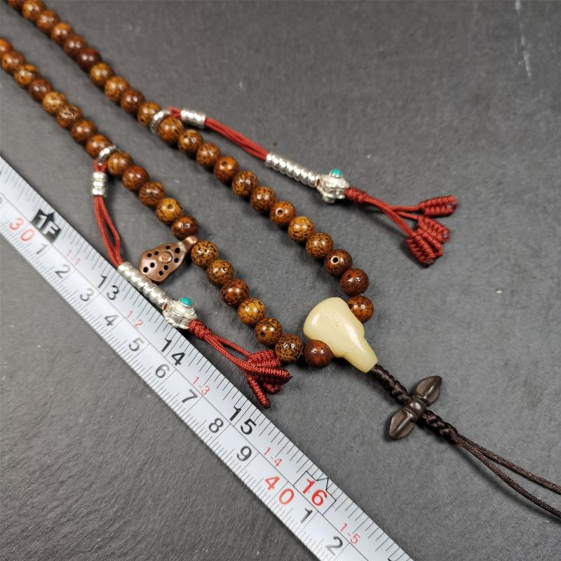 This old lotus seed mala was handmade from tibetan crafts man in Baiyu County,about 30 years old. It's composed of 108 pcs 7mm lotus seed beads,then add some old agate,turquoise beads,1 pair of silver bead counters,and bone guru bead on it.