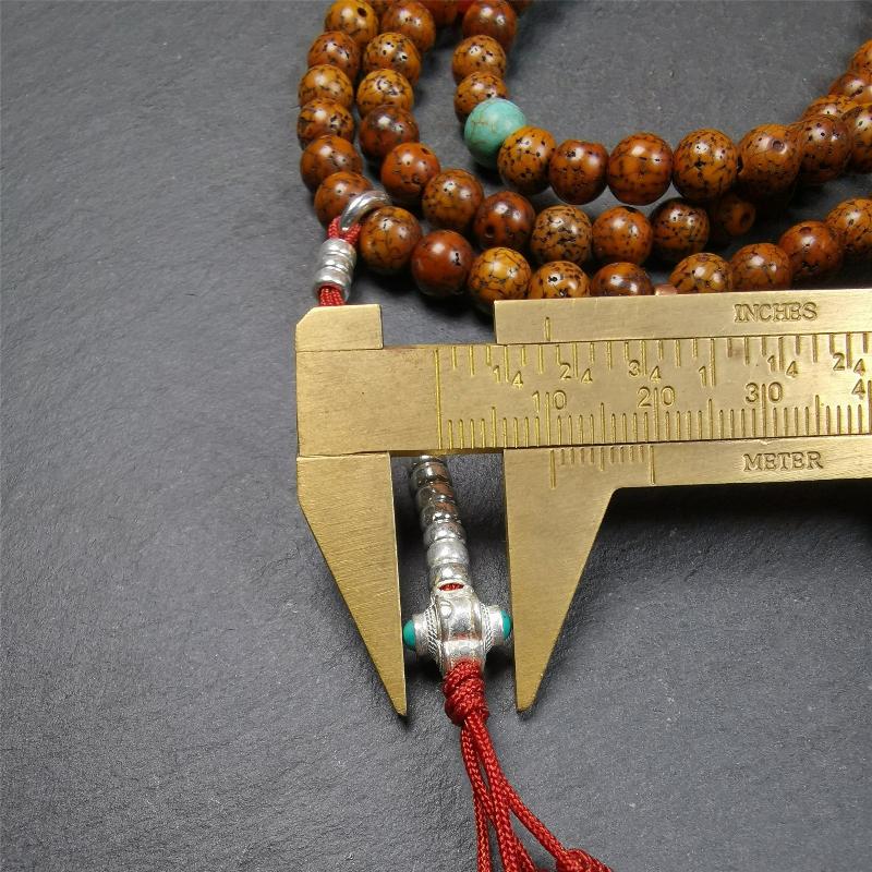 This old lotus seed mala was handmade from tibetan crafts man in Baiyu County,about 30 years old. It's composed of 108 pcs 7mm lotus seed beads,then add some old agate,turquoise beads,1 pair of silver bead counters,and bone guru bead on it.