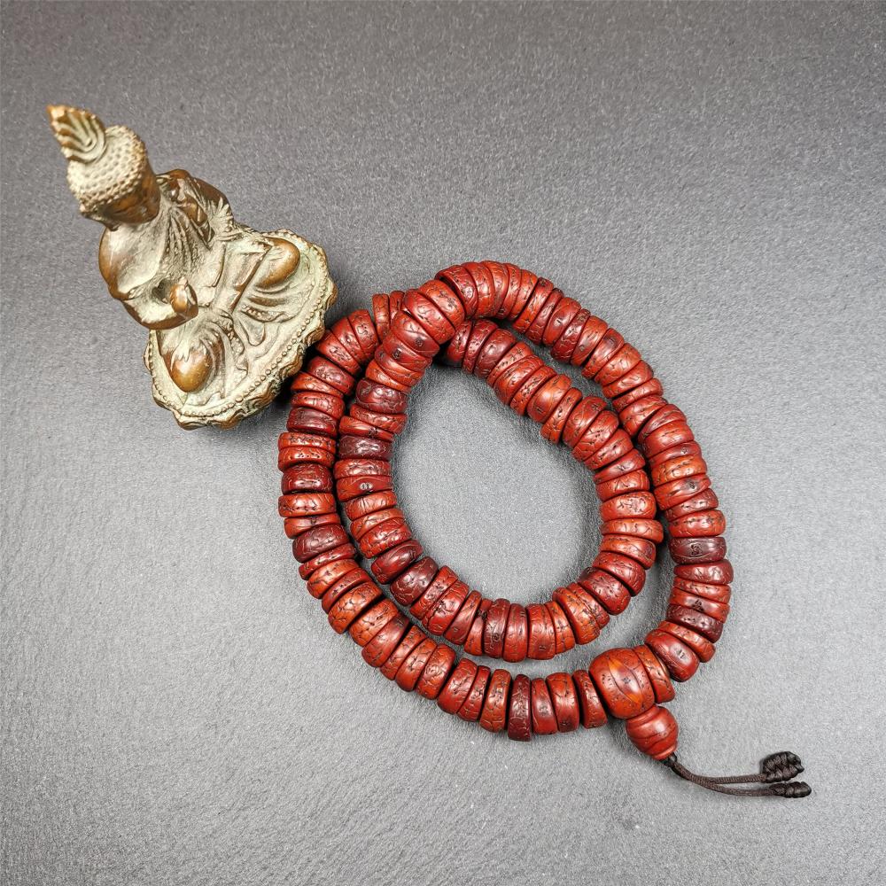 This bodhi bead mala is made by Tibetan craftsmen. 108 bodhi beads approximately 14mm / 0.55 inches,Mala'perimeter is about 44cm,17.3 inches. Each retaining the eye of the bodhi bead,very unique and elegant.