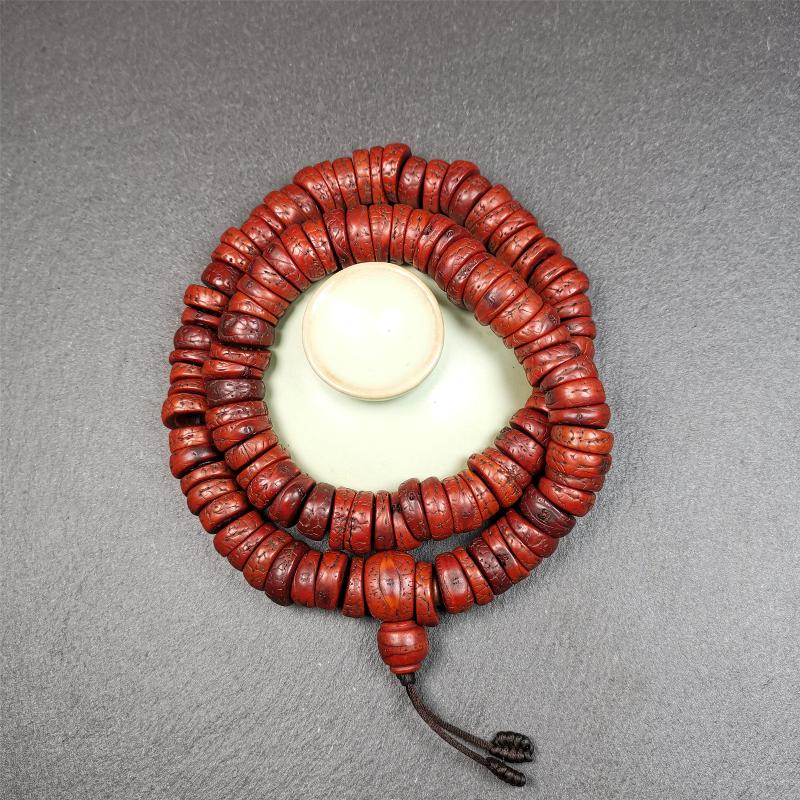 This bodhi bead mala is made by Tibetan craftsmen. 108 bodhi beads approximately 14mm / 0.55 inches,Mala'perimeter is about 44cm,17.3 inches. Each retaining the eye of the bodhi bead,very unique and elegant.