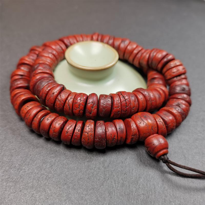This bodhi bead mala is made by Tibetan craftsmen. 108 bodhi beads approximately 14mm / 0.55 inches,Mala'perimeter is about 44cm,17.3 inches. Each retaining the eye of the bodhi bead,very unique and elegant.