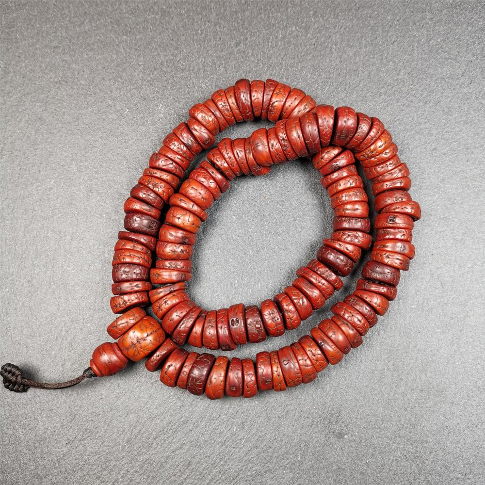 This bodhi bead mala is made by Tibetan craftsmen. 108 bodhi beads approximately 14mm / 0.55 inches,Mala'perimeter is about 44cm,17.3 inches. Each retaining the eye of the bodhi bead,very unique and elegant.
