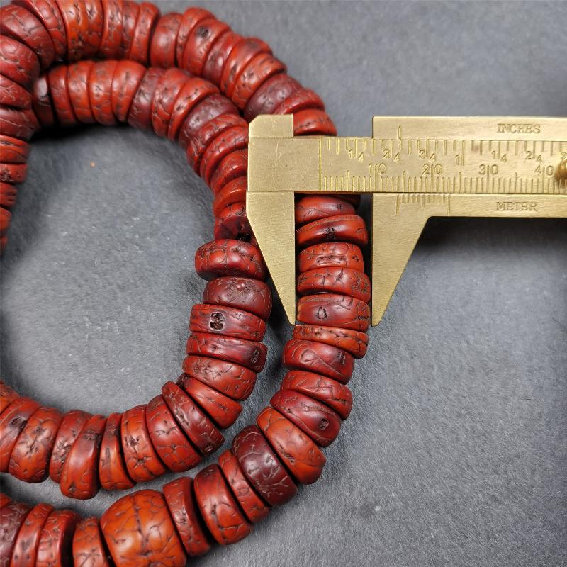 This bodhi bead mala is made by Tibetan craftsmen. 108 bodhi beads approximately 14mm / 0.55 inches,Mala'perimeter is about 44cm,17.3 inches. Each retaining the eye of the bodhi bead,very unique and elegant.