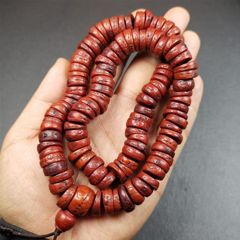 This bodhi bead mala is made by Tibetan craftsmen. 108 bodhi beads approximately 14mm / 0.55 inches,Mala'perimeter is about 44cm,17.3 inches. Each retaining the eye of the bodhi bead,very unique and elegant.
