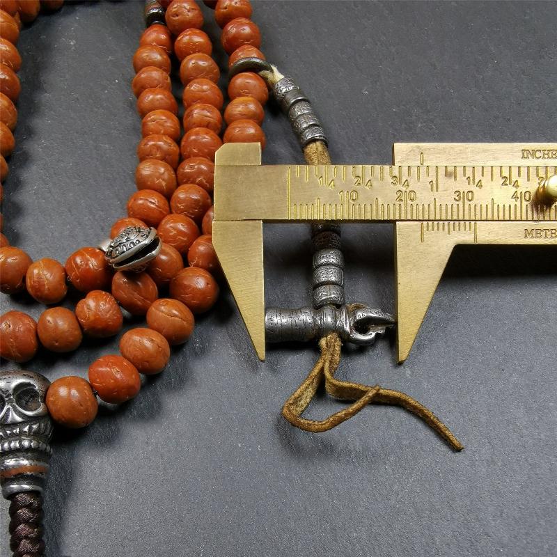 This bodhi beads mala is made by Tibetan craftsmen and come from Hepo Town, Baiyu County, the birthplace of the famous Tibetan handicrafts,about 30 years old, hold and blessed by a lama in Baiyu Monastery. It is composed of 108 bodhi seed beads, and is equipped with 3 cold iron dzi beads, cold iron bead counters are installed on both sides, 1 mani jewel bead clip,and finally consists a skull guru bead and vajra on the end, very elegant.