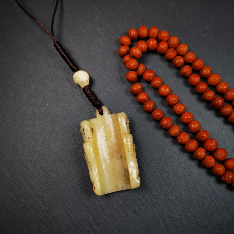 This beautiful bone skull amulet is hand carved by Tibetan craftsmen from Hepo Town, Baiyu County, the birthplace of the famous Tibetan handicrafts. It is Masters of Sitavana, entirely hand-carved of yak bone,wears a crown with 5 skulls,size is 2.3 inches,very beautiful. You can use it as a pendant, or bag hanging,or put it into your shrin