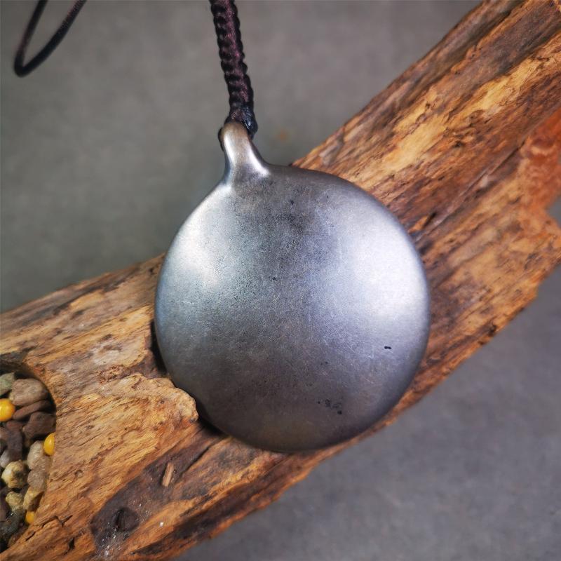 This unique tibetan melong badge was collected from Baiyu Monastery for 30 years. It's a Astrology Protective Amulet Pendant,made of cold iron. The pattern is Tibetan Budhist Protective Amulet Pendant - SIPAHO(srid pa ho).