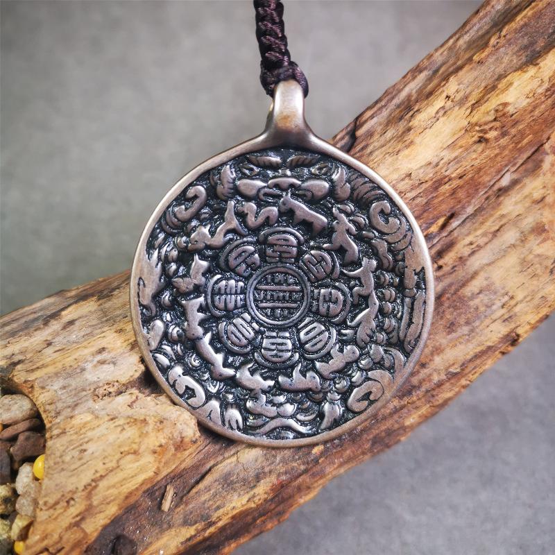 This unique tibetan melong badge was collected from Baiyu Monastery for 30 years. It's a Astrology Protective Amulet Pendant,made of cold iron. The pattern is Tibetan Budhist Protective Amulet Pendant - SIPAHO(srid pa ho).