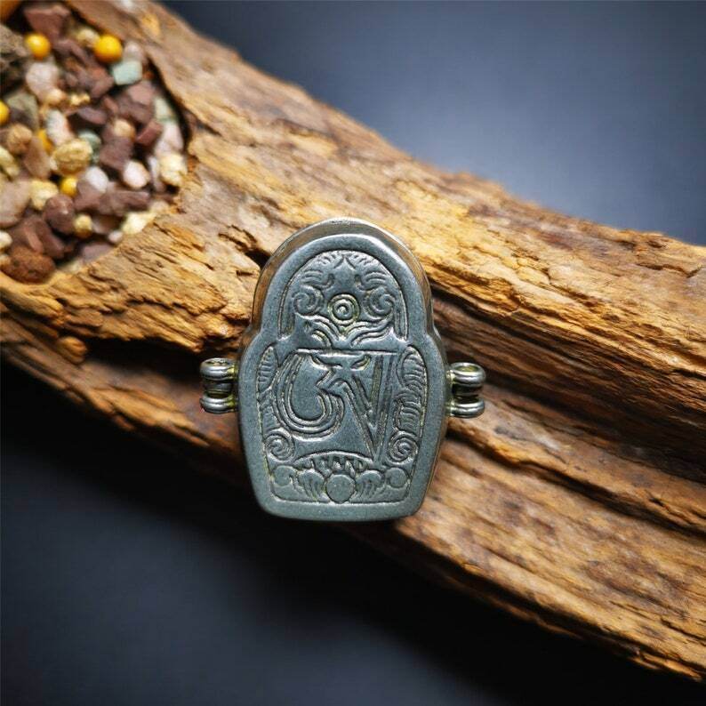Gau Ghau Shrine,Shri Devi,Drashi Lhamo,Zashi Lhamo,Buddhist Altar Amulet Pendant - Gandhanra-ART