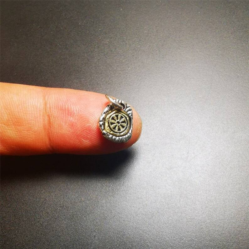 Amulet,Wheel Pendant for Prayer Bead 0.43"×0.35" Gandhanra-ART
