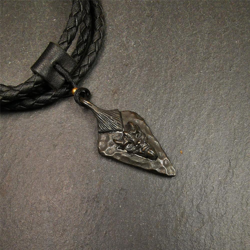 This demon pendant is made of copper, spearhead or leaf shape,dark color,size is 45mm × 20mm,You can make it a necklace, pendant, keychain,or just as an ornament.
