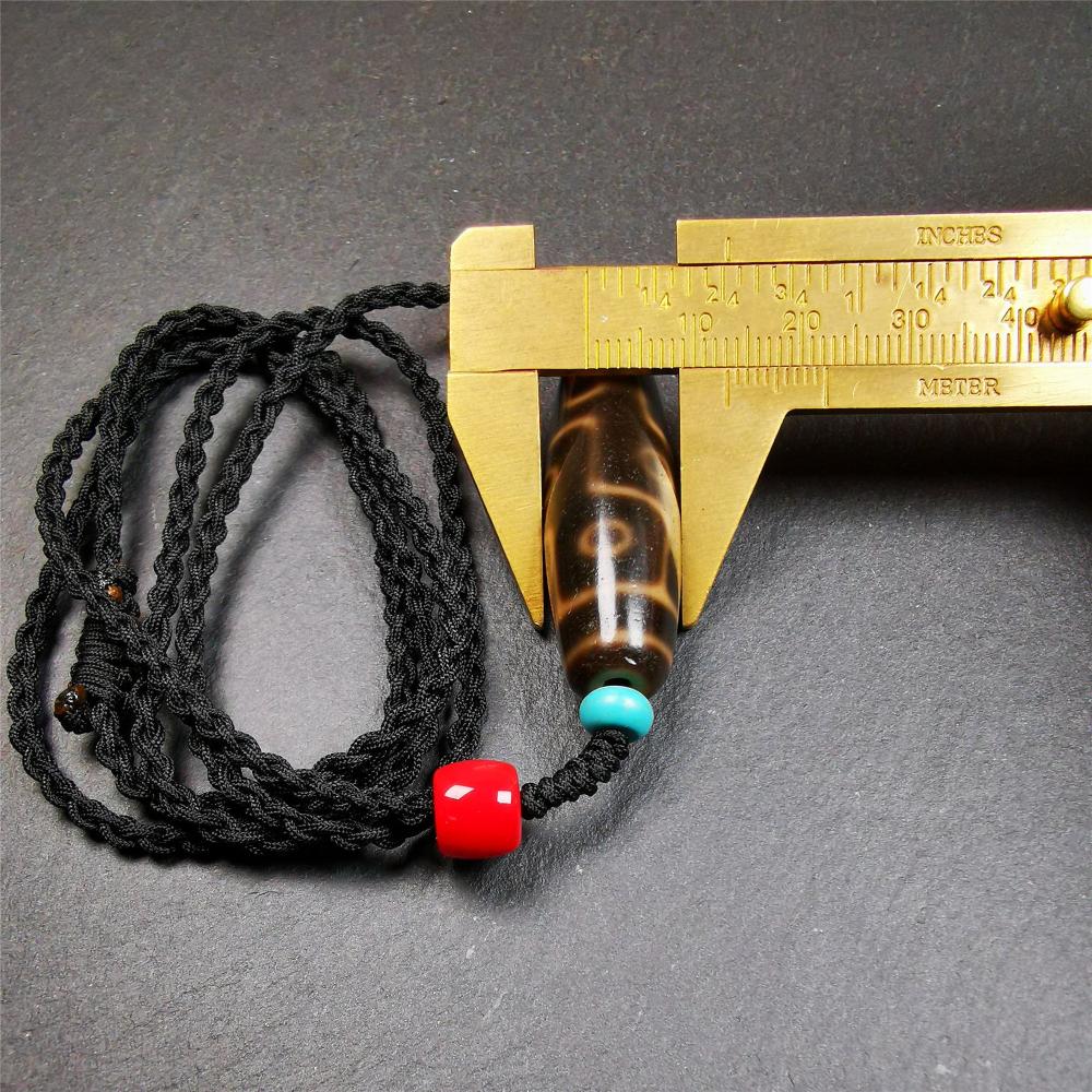 This 9 eyes dzi bead was collected from gerze Tibet,about 50 years old. The necklace was hand-woven by Tibetans from Baiyu County, the main bead is a brown color 9 eyes dzi, paired with 2 turquoise beads and 2 red agate beads.