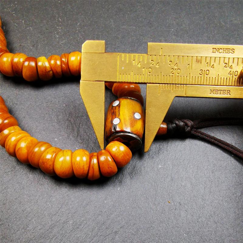 This mala was made by Tibetan craftsmen,about 30 years old. It is made of yak bone, yellow color,108 bevel cut beads diameter of 10mm / 0.4 inch,circumference is 50cm / 20 inches,1 guru bead and 2 dice pendant beads.