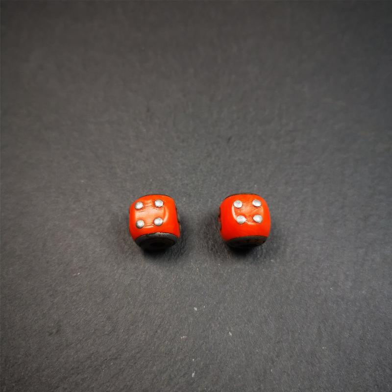These marker beads were handmade by Tibetan craftsmen and come from Hepo Town, Baiyu County, the birthplace of the famous Tibetan handicrafts. It is made of plastic,inlaid cold iron,orange color,size is 0.47" × 0.47". Fit for 8-12mm mala (The reference in the photo is 8mm mala)
