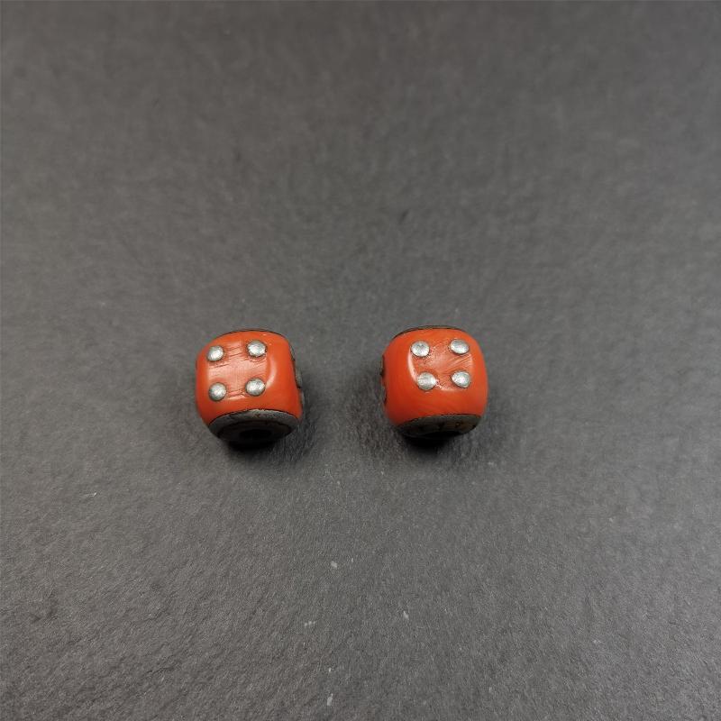 These marker beads were handmade by Tibetan craftsmen and come from Hepo Town, Baiyu County, the birthplace of the famous Tibetan handicrafts. It is made of plastic,inlaid cold iron,orange color,size is 0.47" × 0.47". Fit for 8-12mm mala (The reference in the photo is 8mm mala)