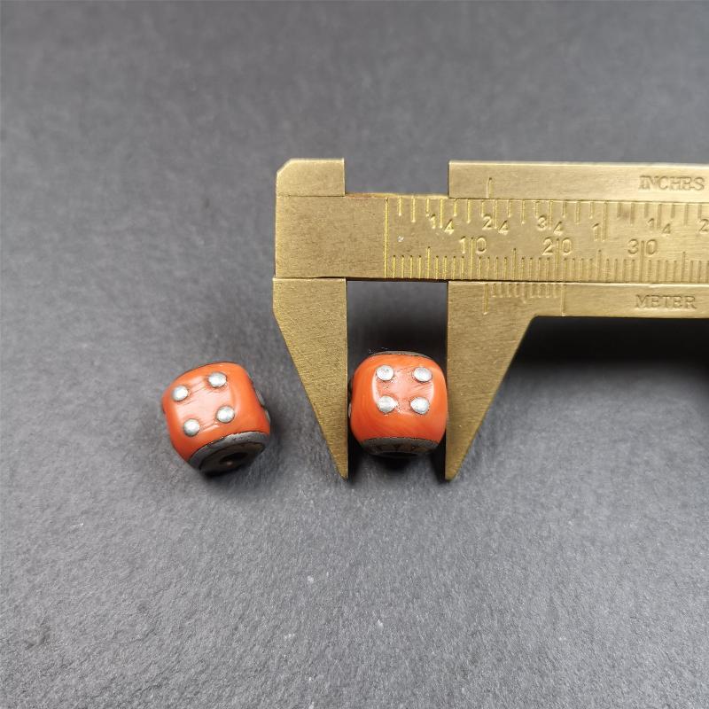 These marker beads were handmade by Tibetan craftsmen and come from Hepo Town, Baiyu County, the birthplace of the famous Tibetan handicrafts. It is made of plastic,inlaid cold iron,orange color,size is 0.47" × 0.47". Fit for 8-12mm mala (The reference in the photo is 8mm mala)