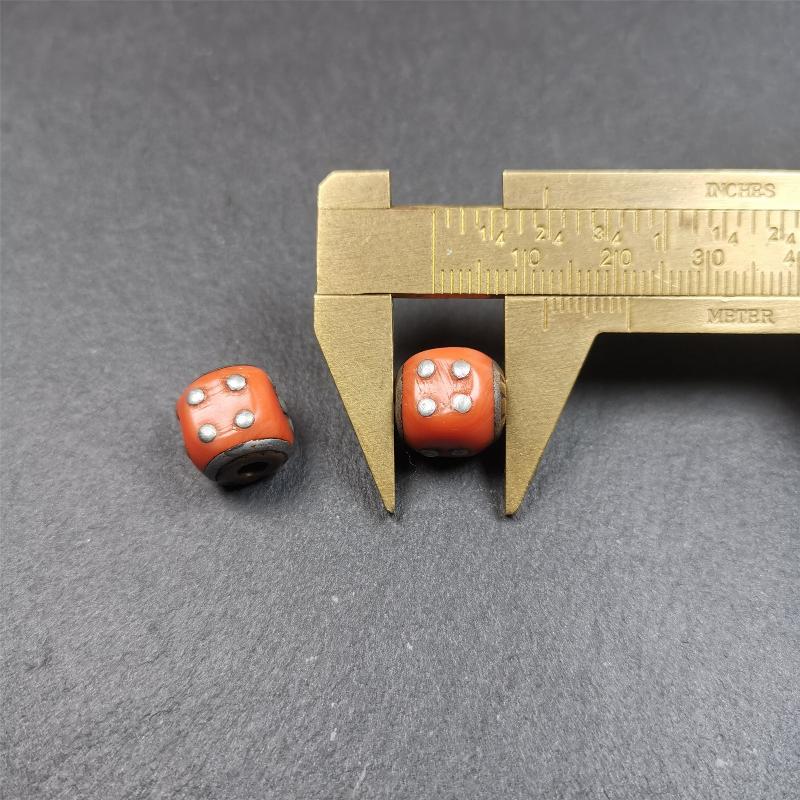 These marker beads were handmade by Tibetan craftsmen and come from Hepo Town, Baiyu County, the birthplace of the famous Tibetan handicrafts. It is made of plastic,inlaid cold iron,orange color,size is 0.47" × 0.47". Fit for 8-12mm mala (The reference in the photo is 8mm mala)