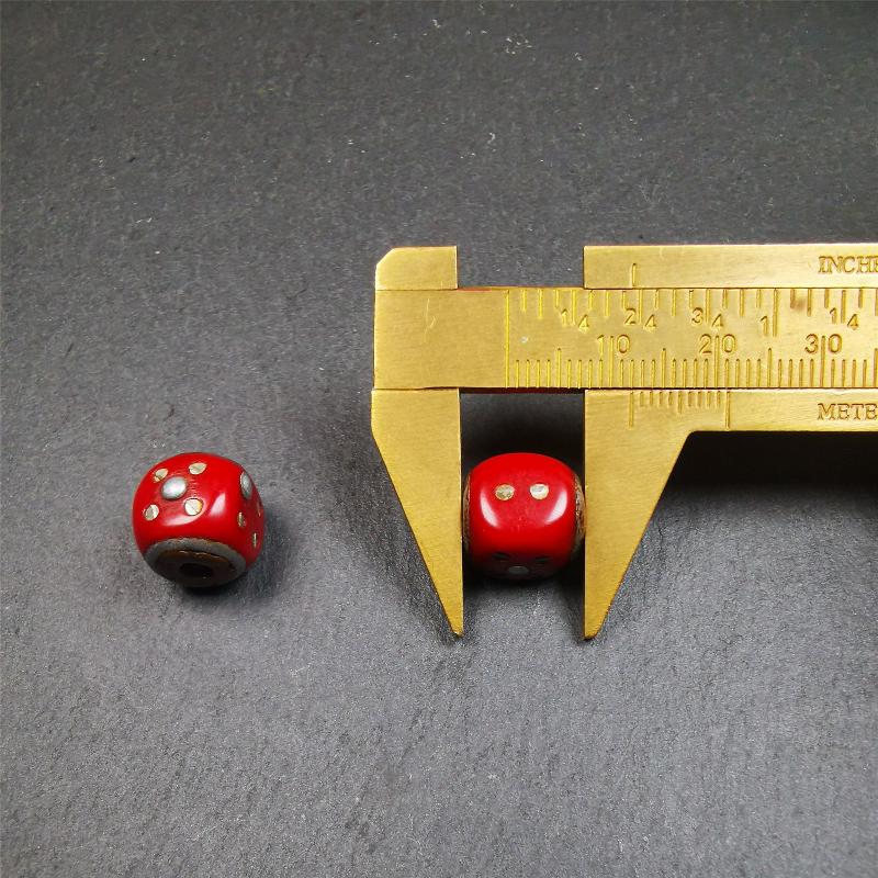 These marker beads were handmade by Tibetan craftsmen and come from Hepo Town, Baiyu County, the birthplace of the famous Tibetan handicrafts. It is made of plastic,inlaid cold iron,red color,size is 0.47" × 0.47". Fit for 8-12mm mala (The reference in the photo is 8mm mala)