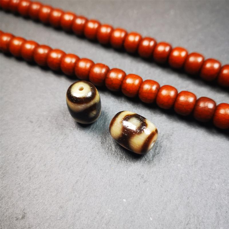 The list is a pair of Mandala 3 Eyes dzi beads. These dzi beads were made in Tibet,can be used as marker beads for mala, or decorative beads on necklace or bracelet.