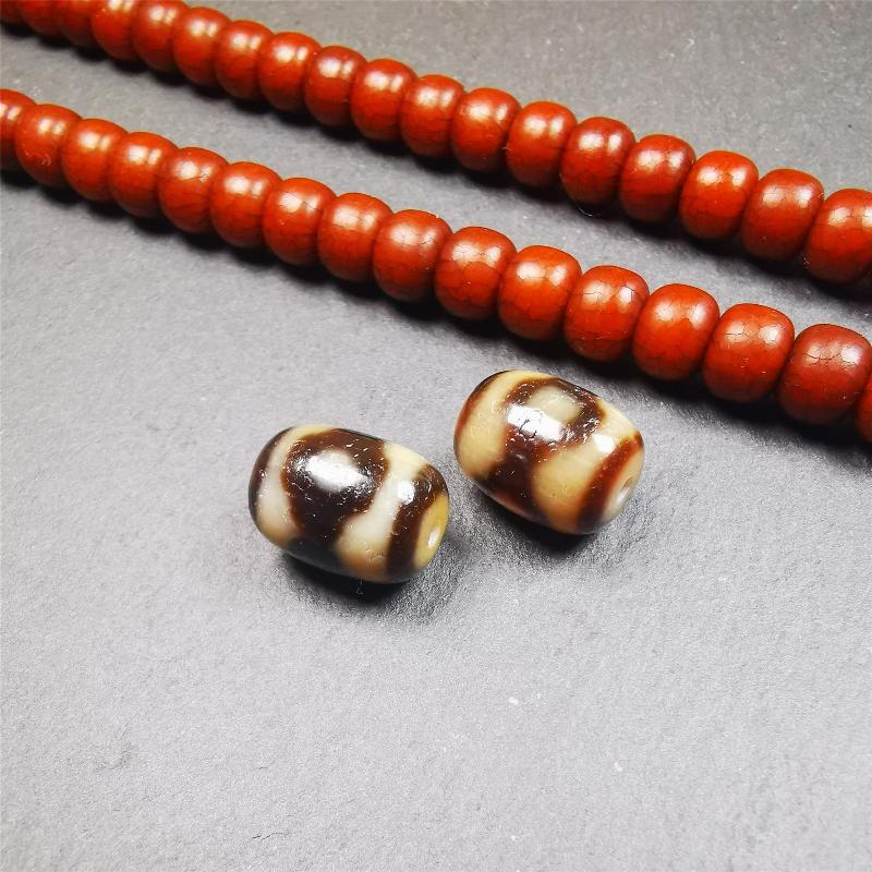 The list is a pair of Mandala 3 Eyes dzi beads. These dzi beads were made in Tibet,can be used as marker beads for mala, or decorative beads on necklace or bracelet.