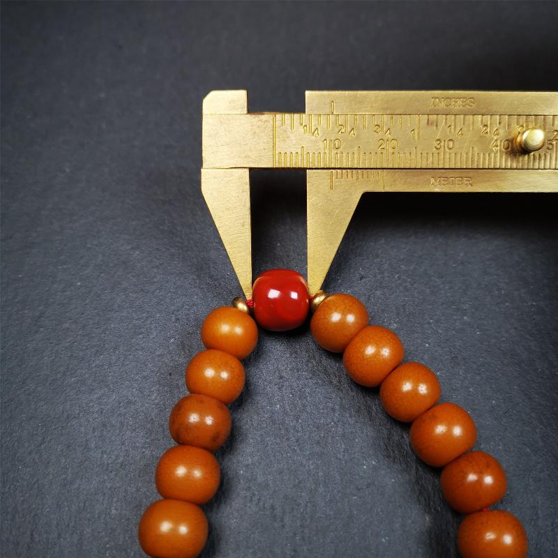 This mala was made by Tibetan craftsmen. It is made of Corypha Linn Seeds, diameter of 10mm / 0.4",circumference is 22cm / 8.7" ,with agate spacer bead, end of a white copper guru bead.